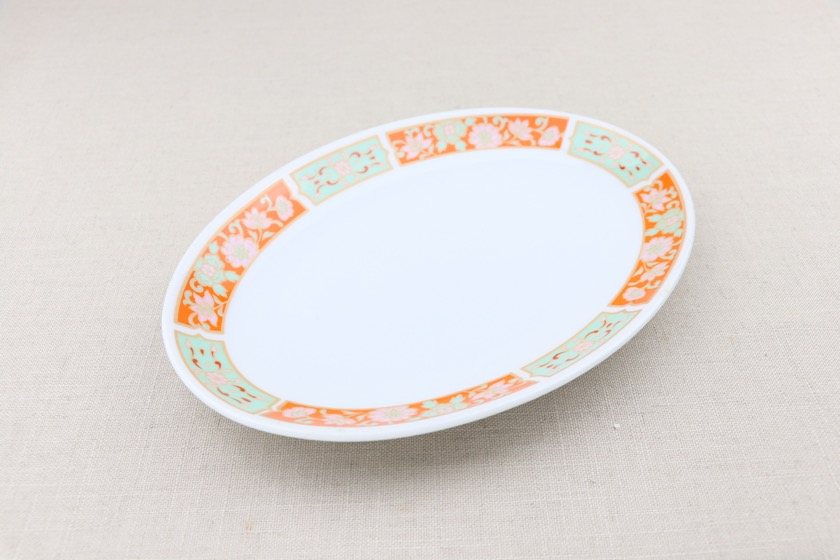 中華楕円皿（白・リムオレンジ・黄緑）