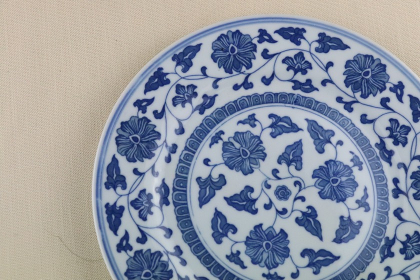 中華皿・白地に青い花柄