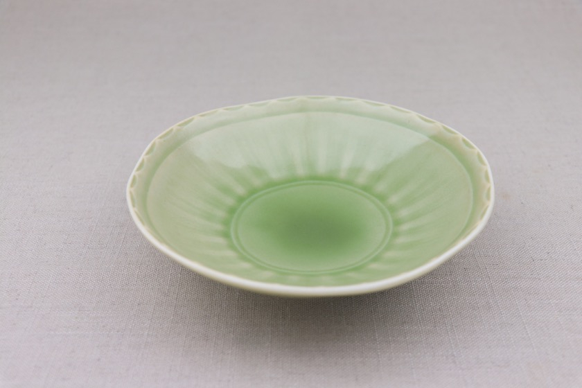 灰釉楕円鉢（黄緑）