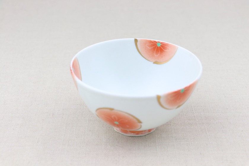 茶碗（白・赤い花）