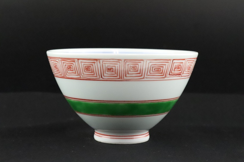 茶碗（白・赤・緑帯柄）