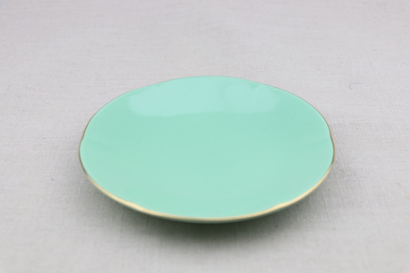 緑丸皿（歪み・ふち金）