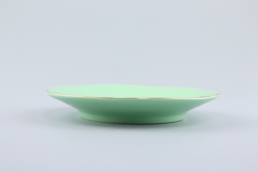 緑丸皿（歪み・ふち金）