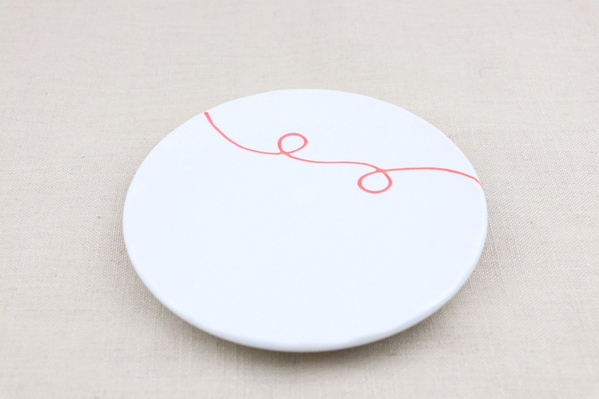白丸皿（赤糸）
