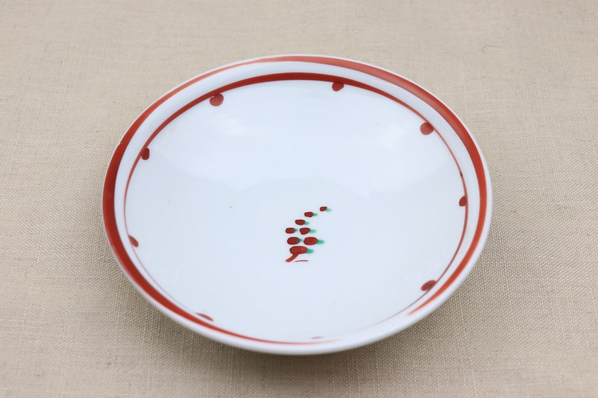 赤絵丸皿（ふちライン・ドット・ぶどう）