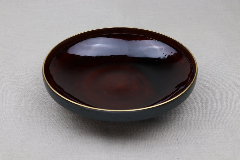 黒飴釉鉢（外黒マット・ふち金）