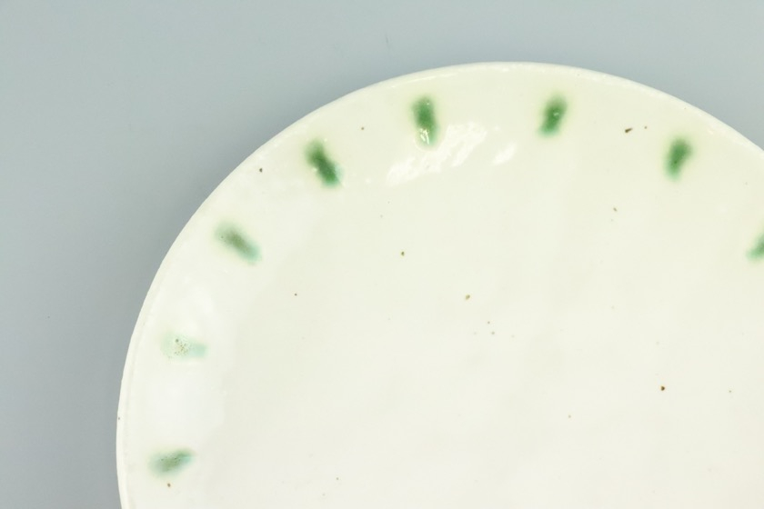 白・緑ドット丸皿