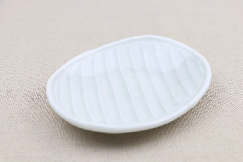灰釉楕円豆皿（斜め線）