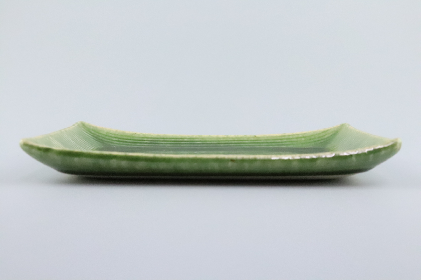 緑釉長角皿（緑・櫛目）