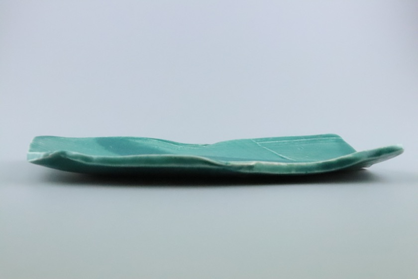 変形長角皿（青緑・線）
