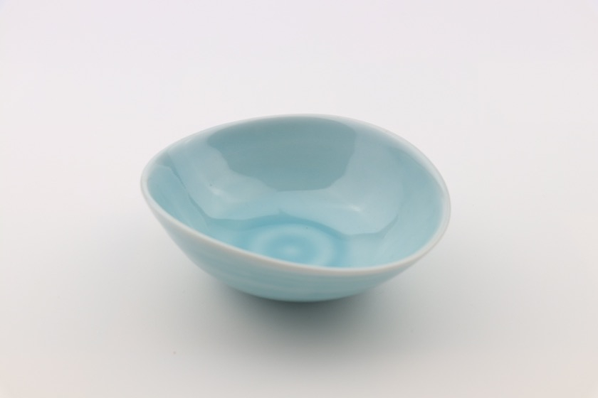 青磁楕円小鉢（水色）