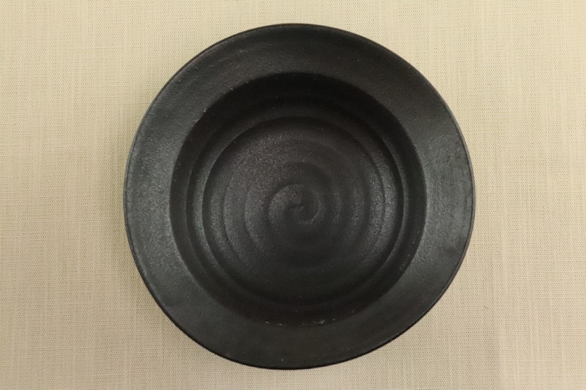 黒釉変形丸小鉢