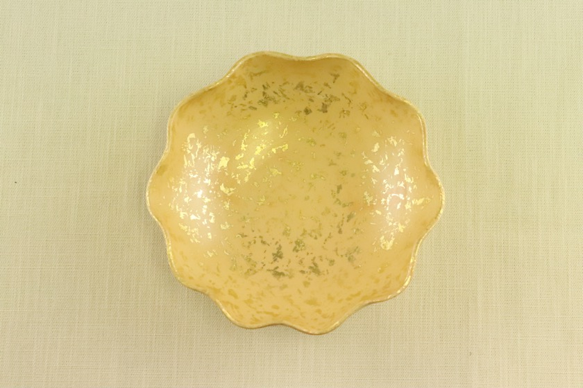 黄・金彩輪花鉢