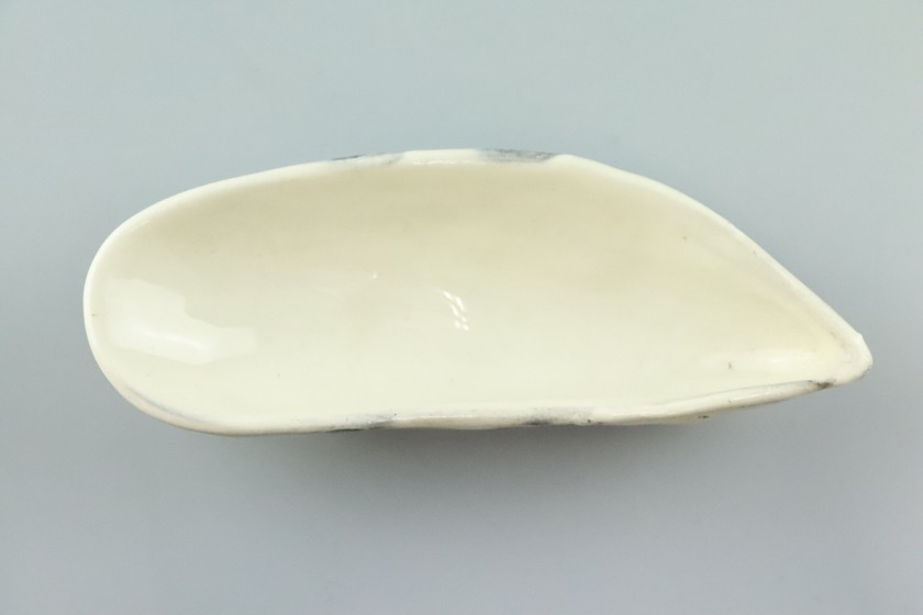牡蠣貝形小鉢（白）