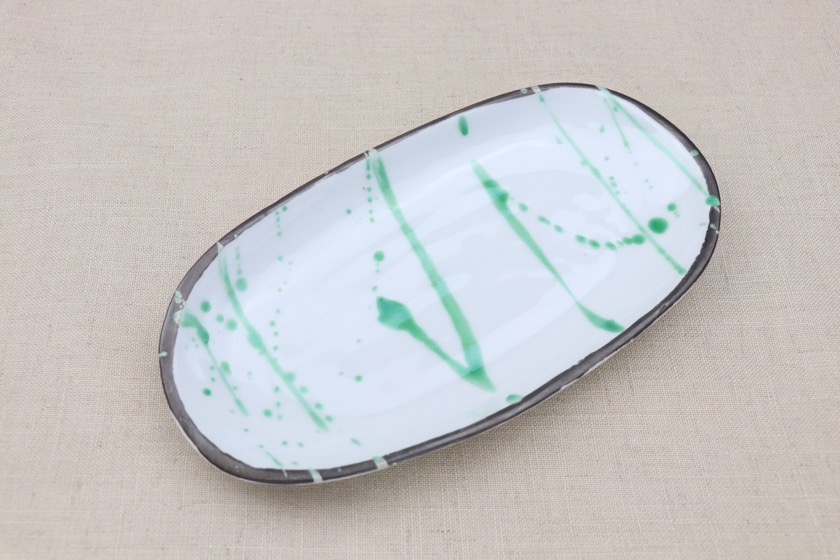 色絵楕円皿（白×緑）