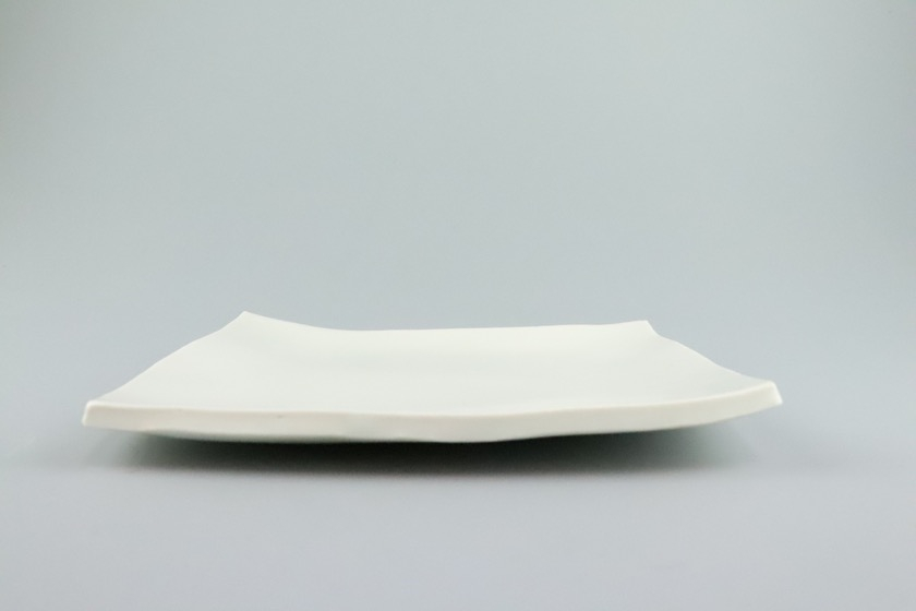白釉変形角板皿