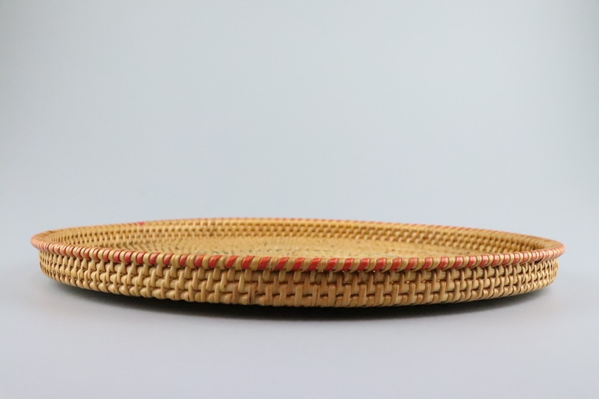 竹編みトレイ（生成り・赤/緑ライン入り）