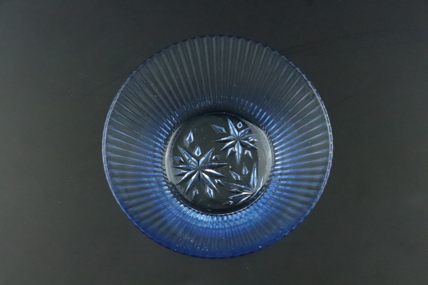 青ガラス鉢
