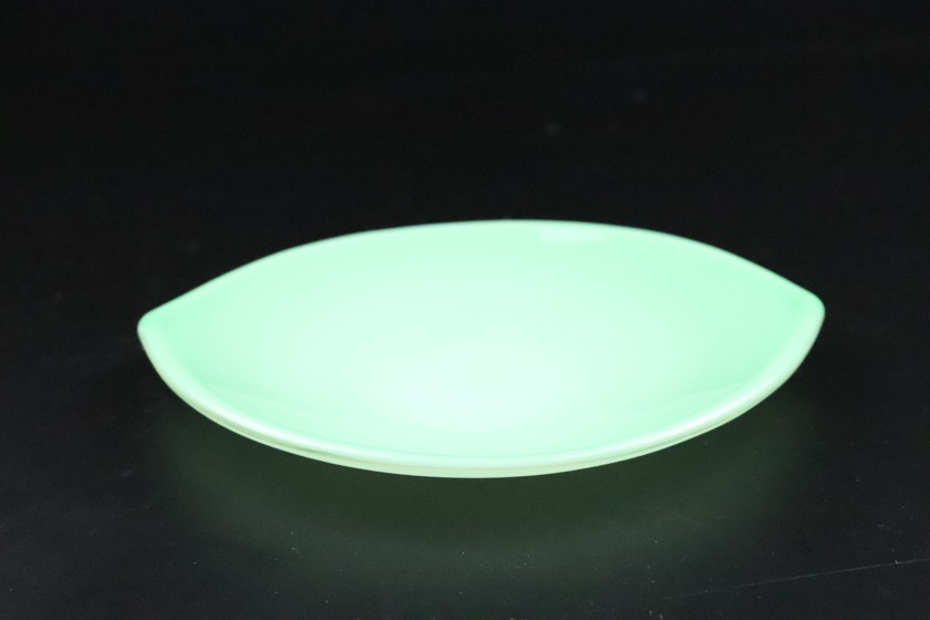 葉形ガラス皿（緑）