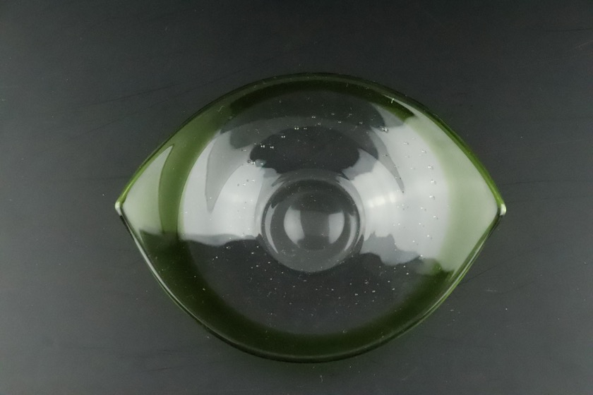 葉形グラス皿（クリア・ふちみどり）