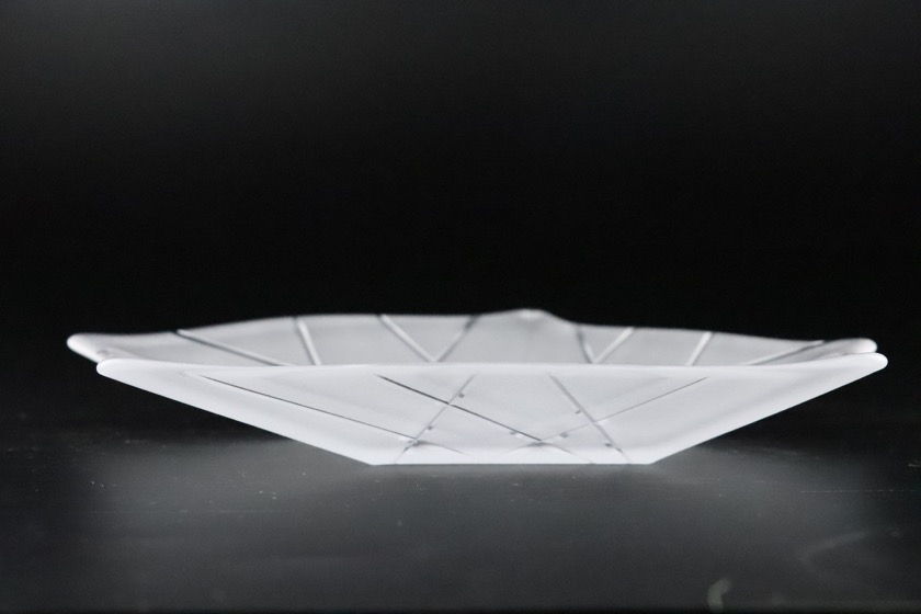 変形ガラス皿（変形5角形・乳白）