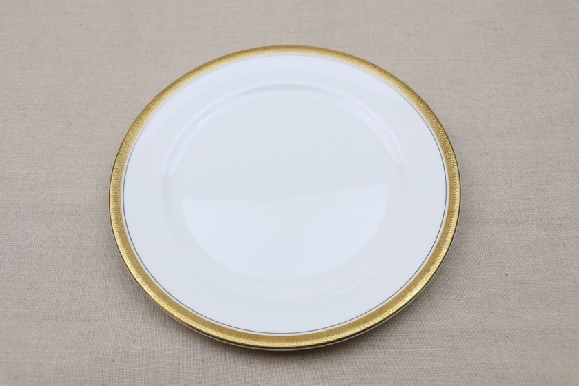フィッシュ皿（NARUMI 縁に金の模様）