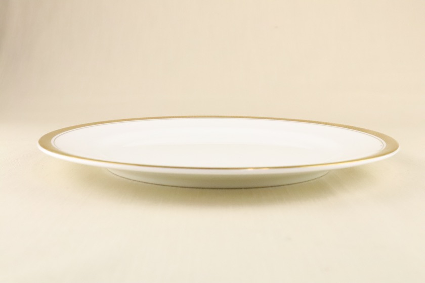 フィッシュ皿（NARUMI 縁に金の模様）