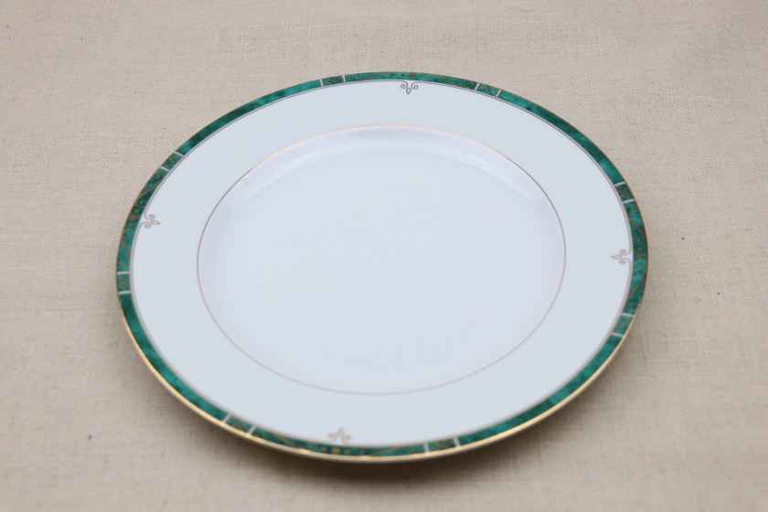 デザート皿（LIMOGES リム・クリーム色・ふち緑ライン金模様）