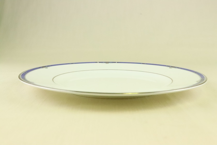 デザート皿（WEDGWOOD リム・青いラインと花柄）