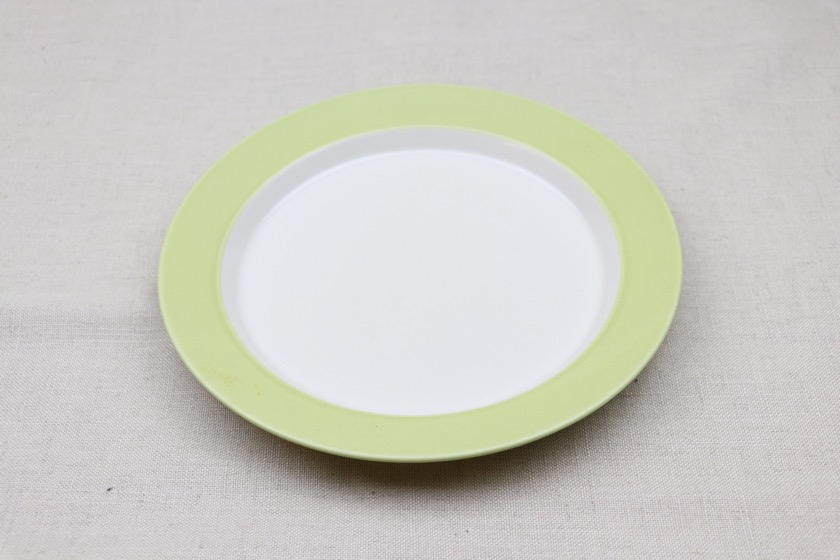 デザート皿（ベージュ・黄緑色）