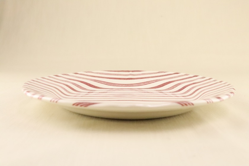 赤シマシマ模様の皿