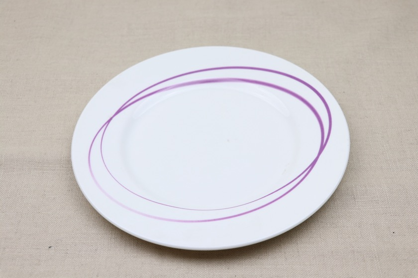 デザート皿（バーニ-ズニューヨーク 白地に紫の二重円）