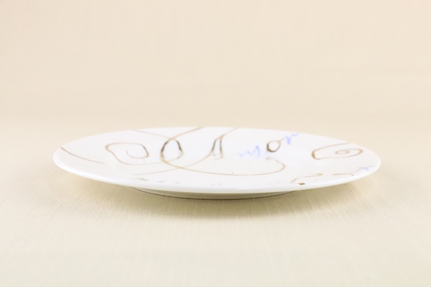 デザート皿（白・金/水色英字）