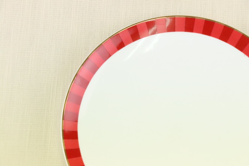 デザート皿（白・赤系ストライプライン）