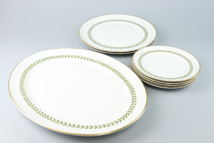デザート皿（VISTA ALEGRE・白・緑/金リーフ柄）