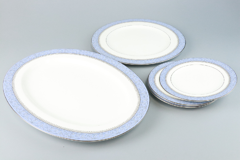 デザート皿（白・水色花柄ライン）