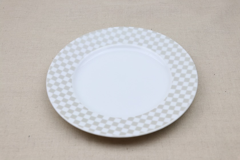 デザート皿（白・シルバー格子柄）