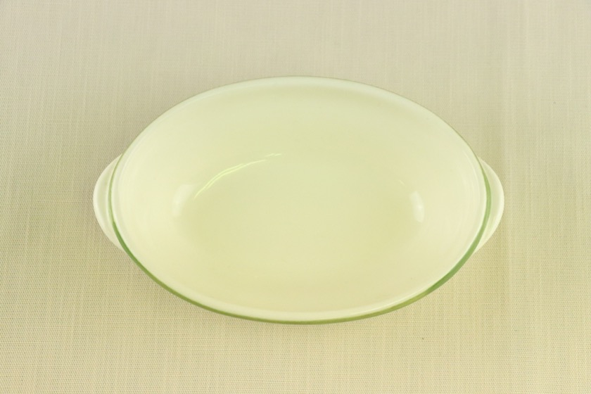 グラタン皿（オフホワイト・緑ライン）
