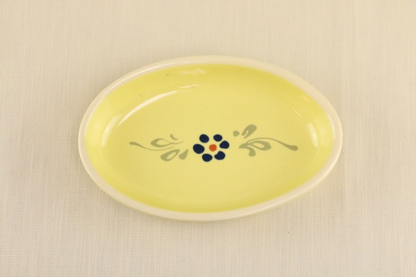 グラタン皿（黄色・中央に青い花１個）
