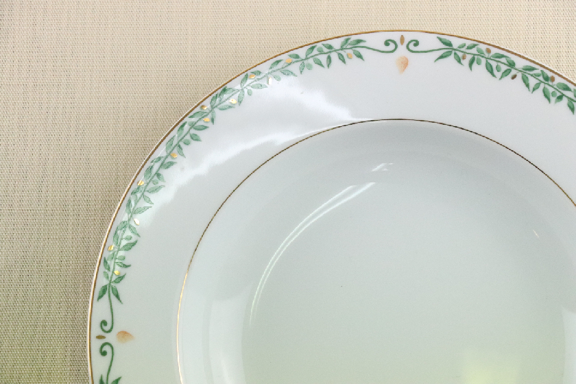 リム付きスープ皿（LIMOGES・白・緑リーフ柄ライン）