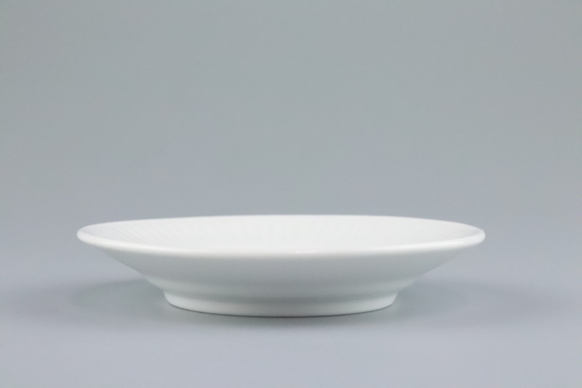 ミニ小皿（白・リム線彫り）