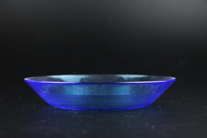 ブルーガラス皿